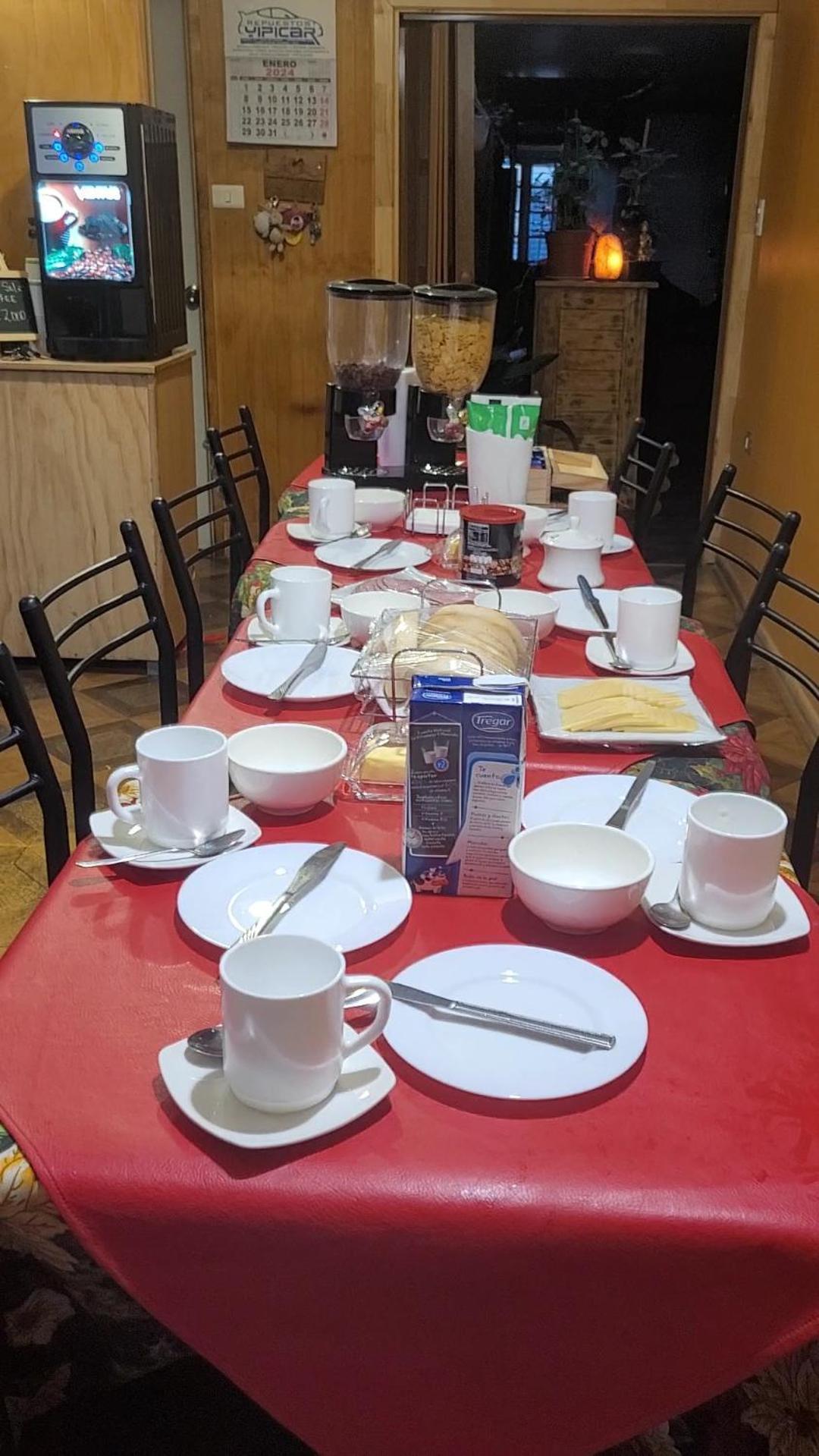 Hostal Traveltour El Campesino Puerto Natales Bagian luar foto